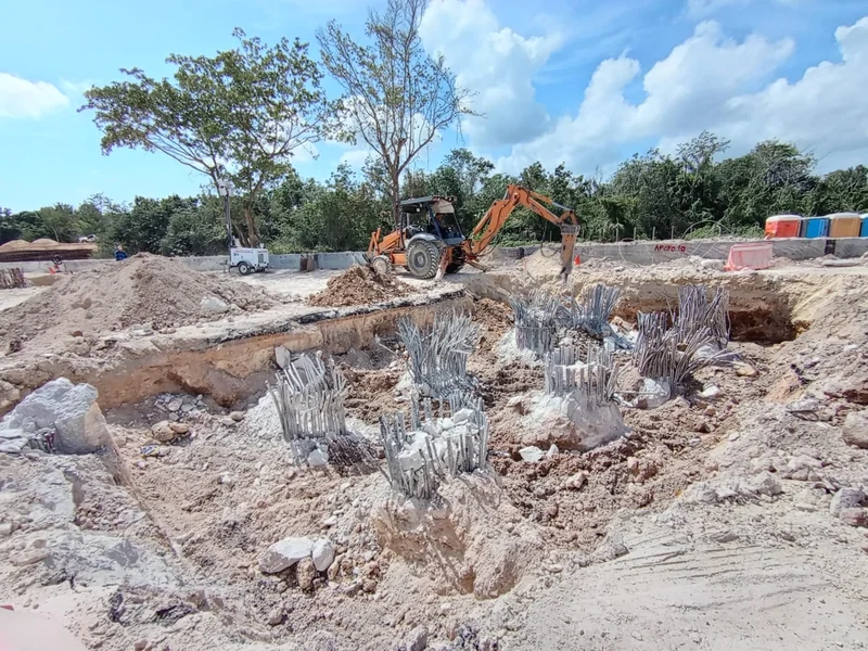 Movimiento de tierras en el frente de obra · Tren Maya 2024